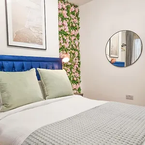 Designer Flat With Parking Near Peckham & Brixton Apartment London